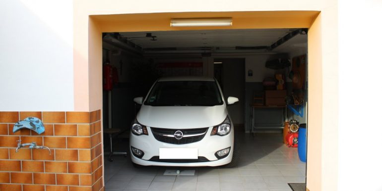 Garage im Haus (UG)